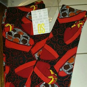 BNWT OS SOLID BLACK VALENTINE LEGGINGS